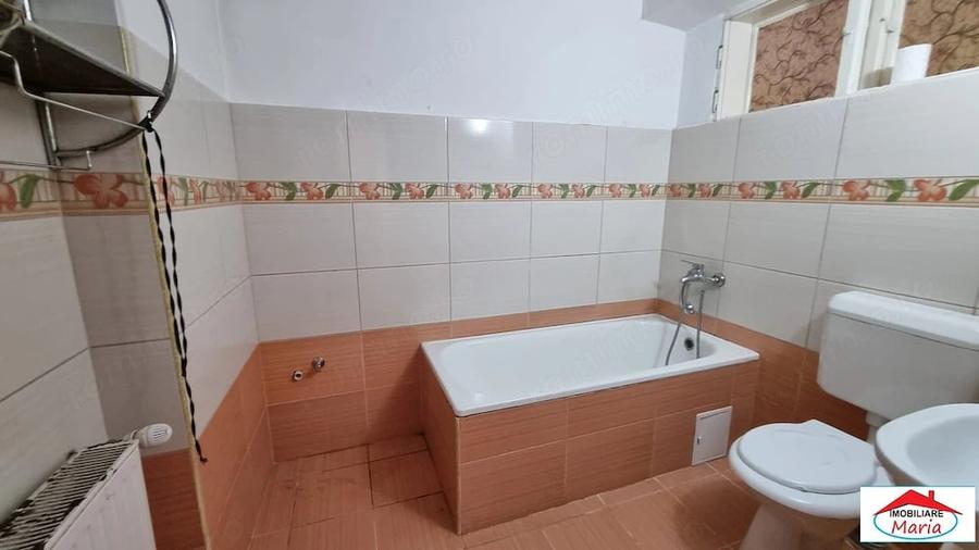 Casa in zona centrala parter si subsol cu acces auto - 10