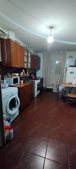 Apartament cu 4 camere semidecomandat în Complex Studențesc