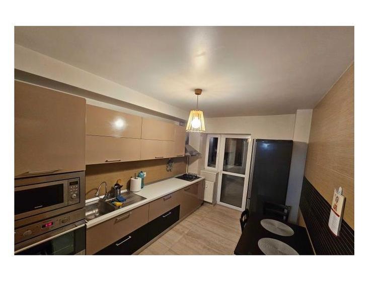 Apartament cu 3 camere decomandat, mobilat în Berceni