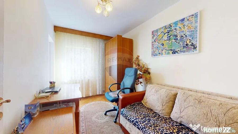 Apartament cu 3 camere decomandat în Eroilor