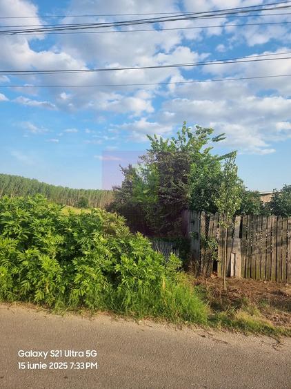 Teren de 2150 mp, în Teișori