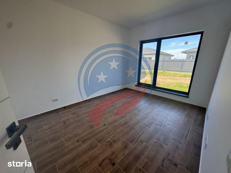 Casă cu 3 camere cu Teren 445 Mp în Cârcea