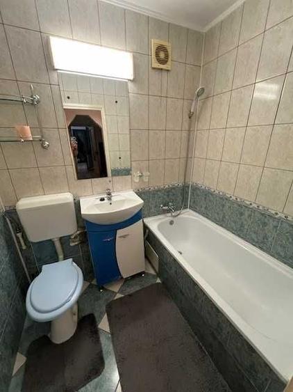 Apartament cu 3 camere semidecomandat în Giurgiului