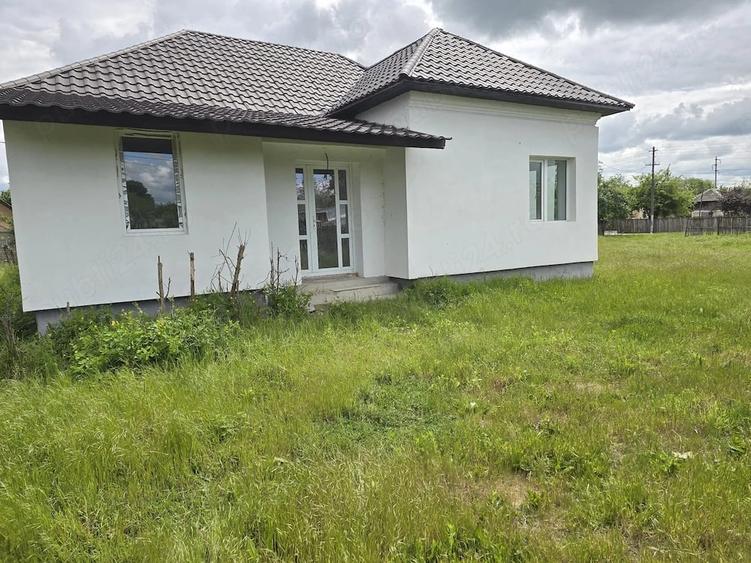 Casă cu 3 camere cu Teren 1200 Mp în Central