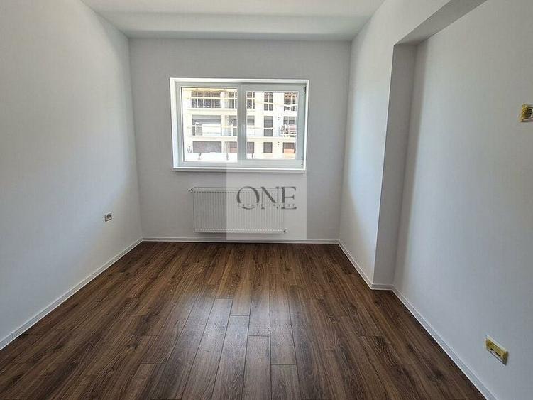 Apartament cu 3 camere decomandat în Tractorul