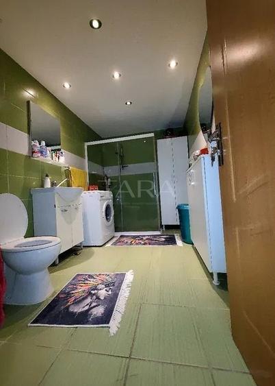 Apartament cu 3 camere semidecomandat, mobilat în Florești