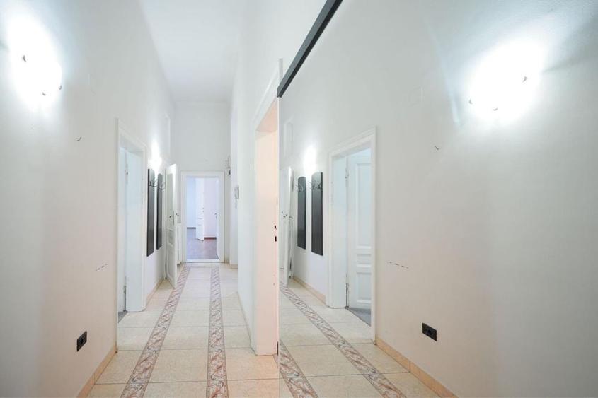 Apartament cu 4 camere semidecomandat în Ultracentral