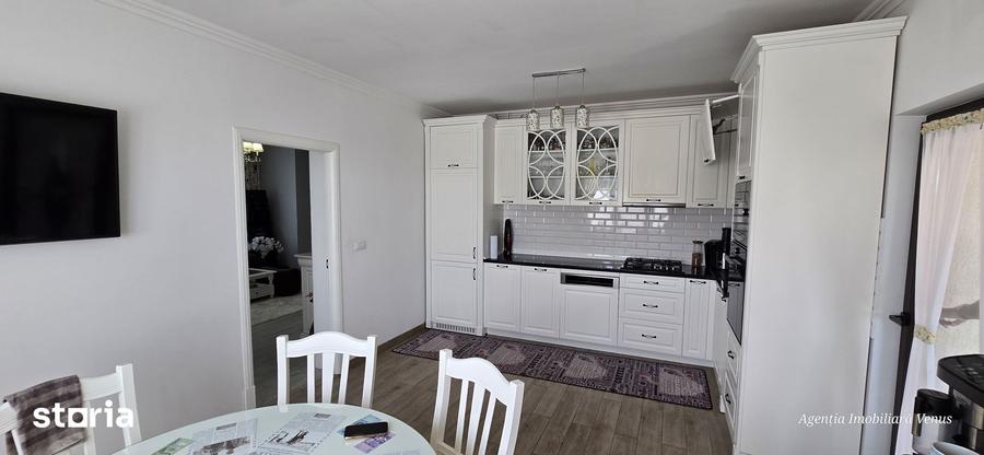 Casă cu 4 camere cu Teren 500 Mp în Central