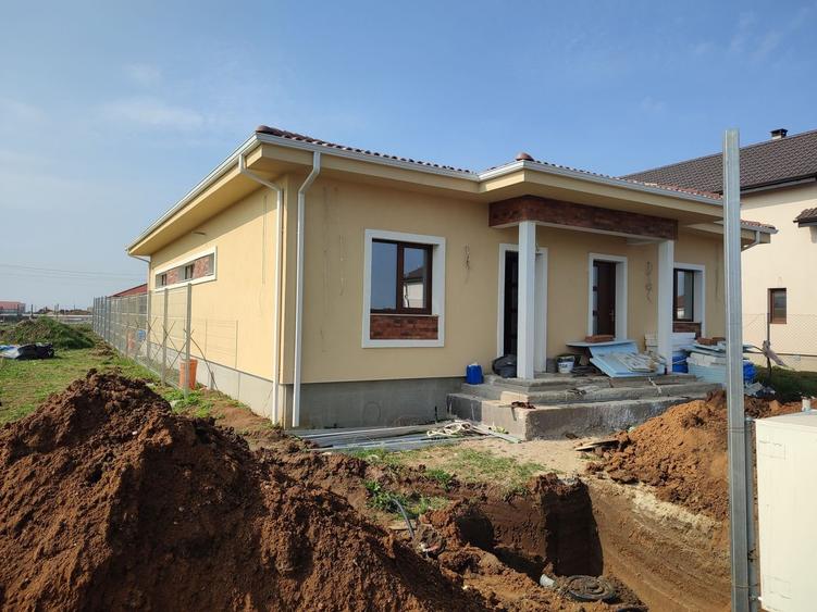 Duplex cu 3 camere cu Canalizare în Sânandrei