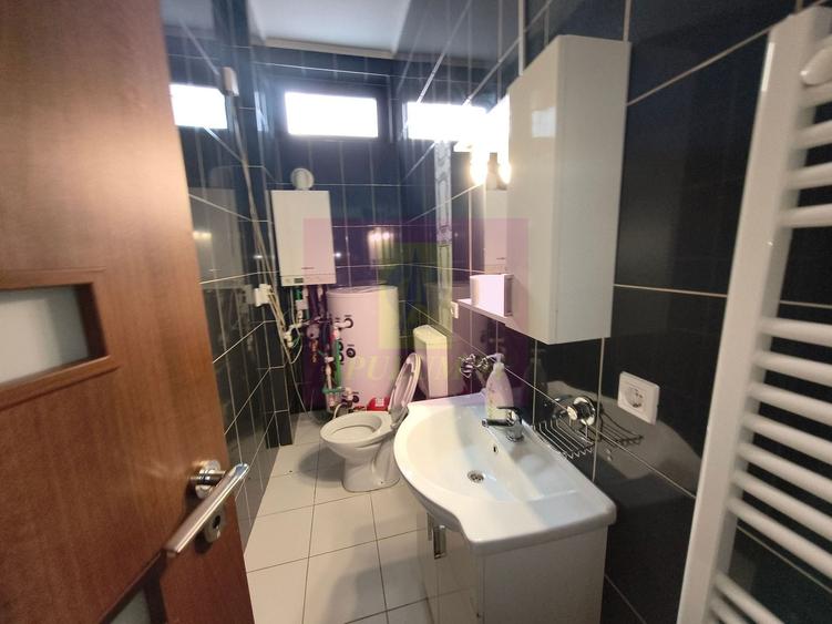 Casă individuală cu 7 camere cu Canalizare în Vitan Mall