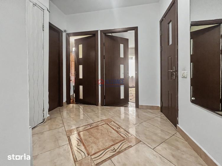 Apartament cu 3 camere decomandat în Delfinariu