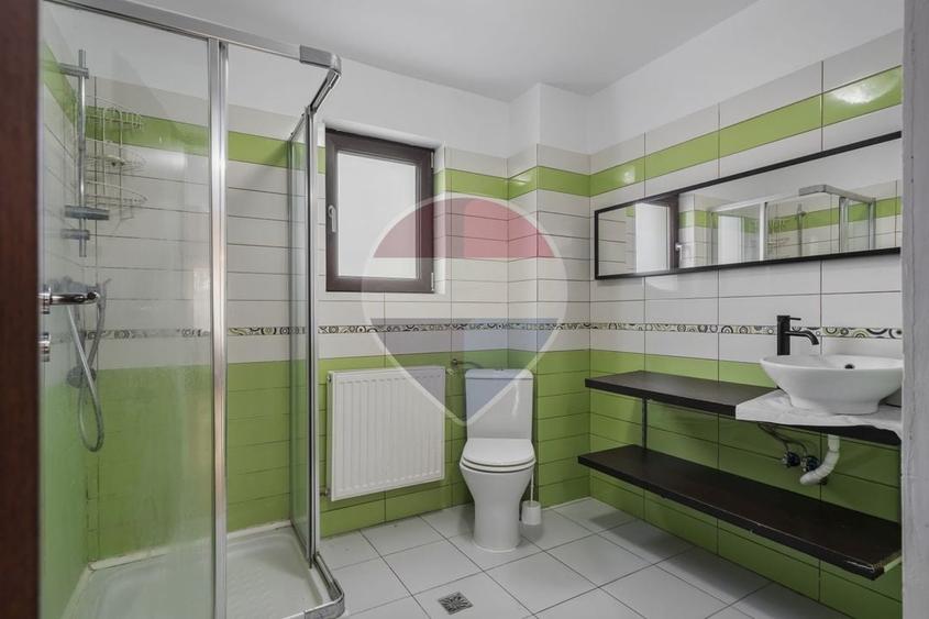 Casă individuală cu 6 camere cu Teren 572 Mp în Central