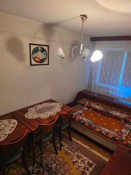 Apartament cu 3 camere semidecomandat în Micro 40