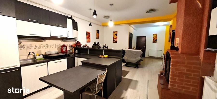 Apartament cu 4 camere decomandat, mobilat în Central