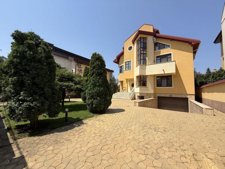 Vila 9 camere cu piscina si teren de 1.000 mp - 36