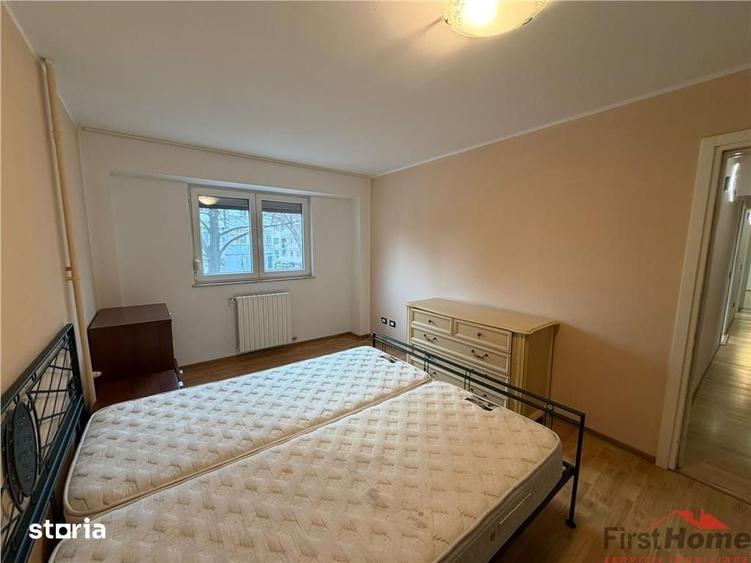 Apartament cu 4 camere decomandat în Est