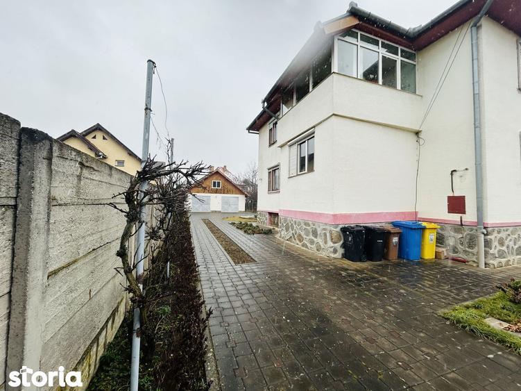 Casă cu 7 camere cu Canalizare în Sub Arini