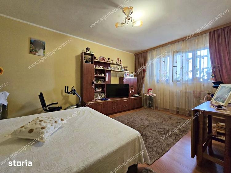Apartament cu 2 camere decomandat în Micro 19