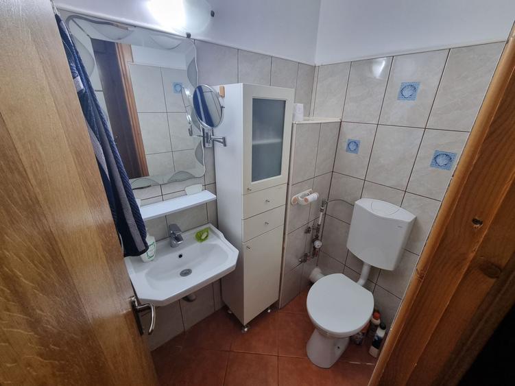 Apartament cu 3 camere decomandat, mobilat în Dacia