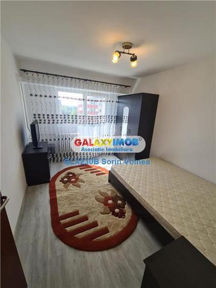 Apartament cu 3 camere decomandat în Berceni
