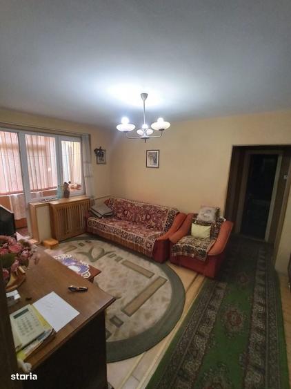 Apartament cu 2 camere semidecomandat în Craiovei