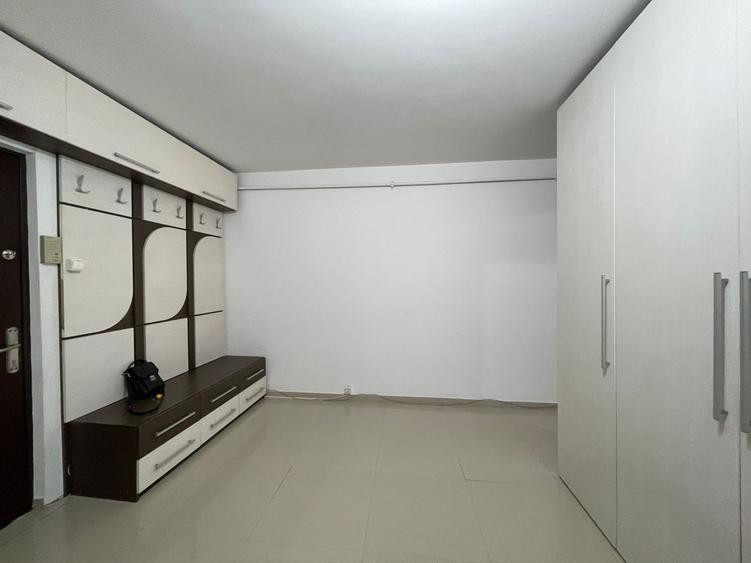 Apartament cu 3 camere decomandat, mobilat în Canta