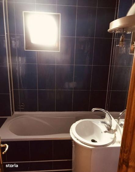 Apartament cu 4 camere decomandat în Libertății
