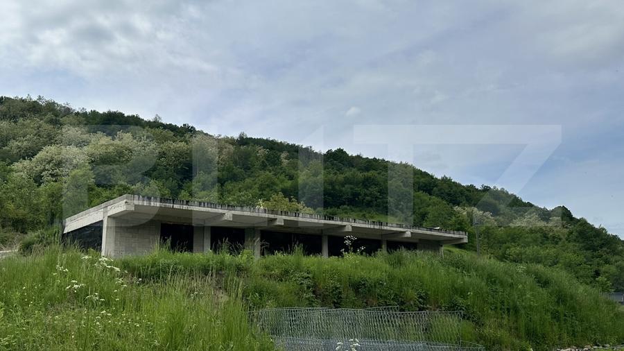 Casă individuală cu 4 camere cu Teren 16418 Mp în Sud-Vest
