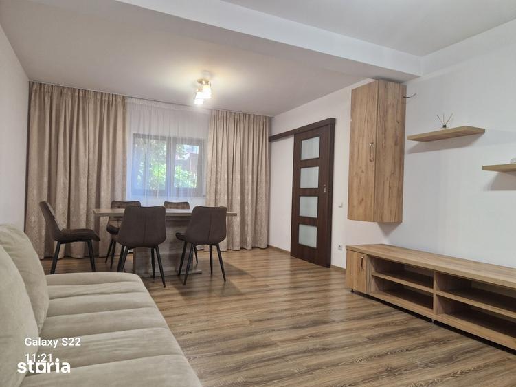 Casă cu 5 camere cu Teren 300 Mp în Roșu