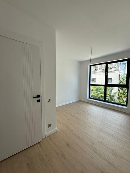 Duplex cu 4 camere cu Canalizare în Theodor Pallady