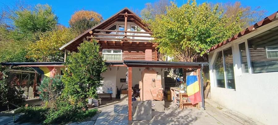 Casă cu 3 camere cu Teren 1200 Mp în Central