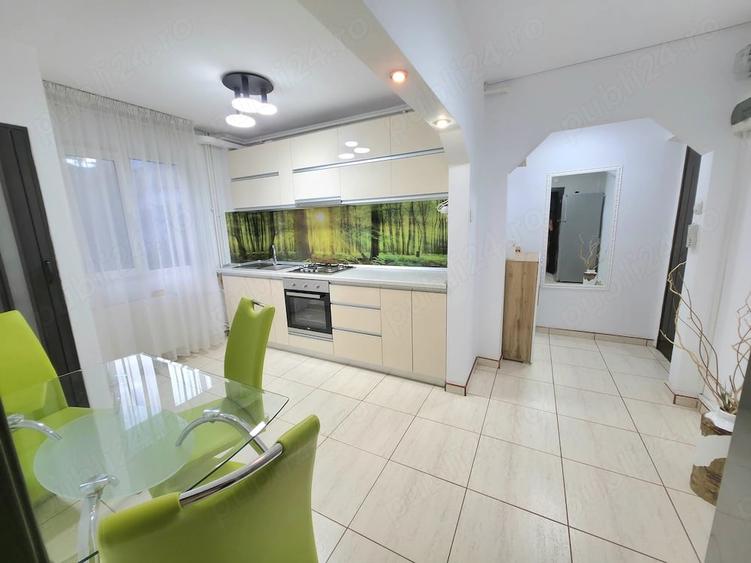 Apartament cu 3 camere semidecomandat în Gorjului