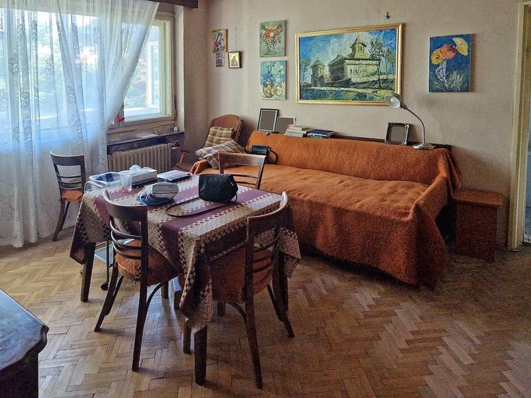 Apartament cu 3 camere semidecomandat în Giulești