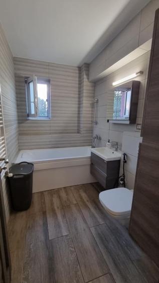 Apartament cu 3 camere decomandat, mobilat în