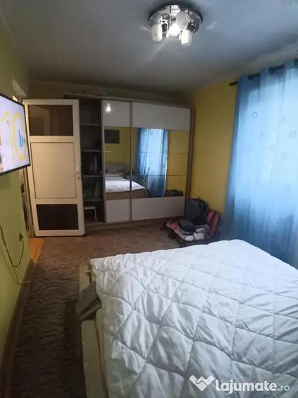 Apartament cu 3 camere decomandat în Traian