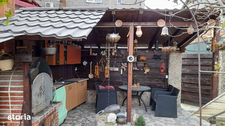Casă cu 10 camere cu Teren 250 Mp în Central