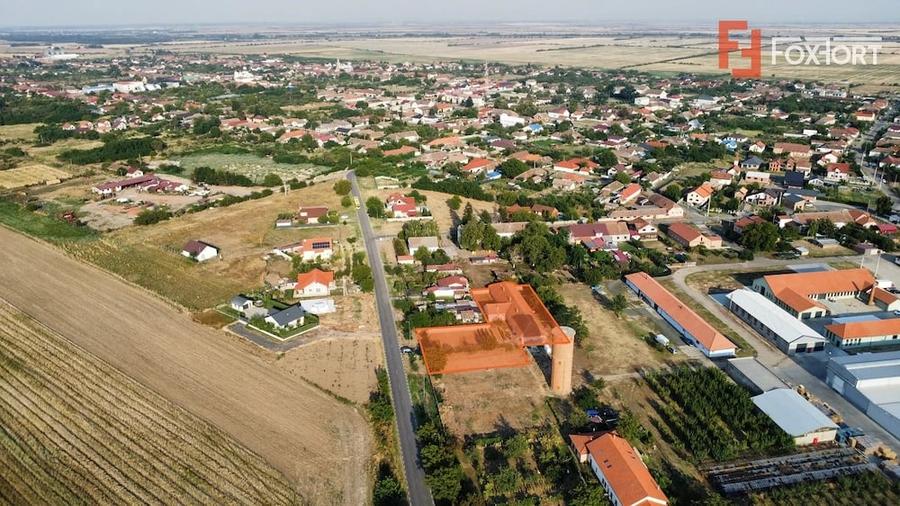 Spațiu comercial, de 382 mp, în Peciu Nou