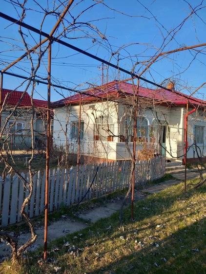 Casă cu Teren 1600 Mp în Colonești