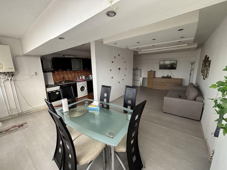 Apartament cu 2 camere decomandat în Hala Centrală