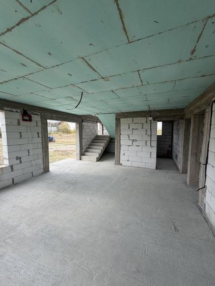 Casă cu 4 camere în Suseni