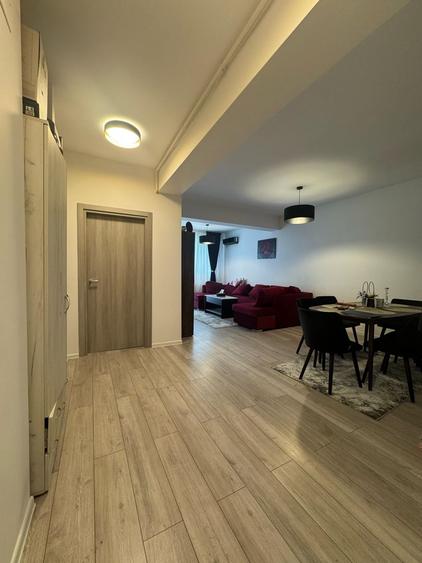 Apartament cu 2 camere semidecomandat, mobilat în Băneasa