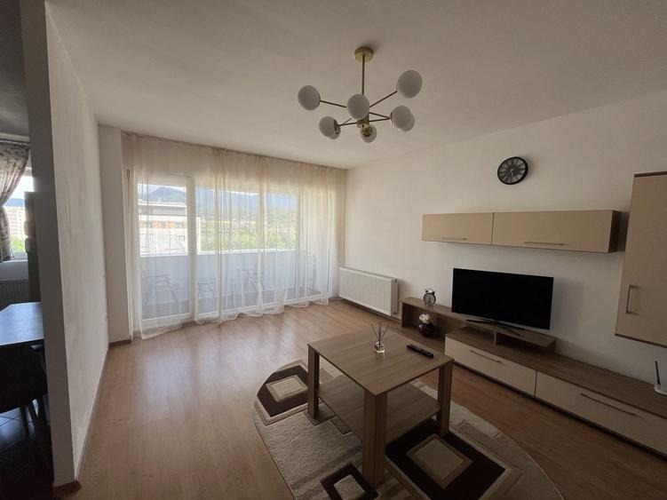 Apartament cu 2 camere decomandat, mobilat în Central