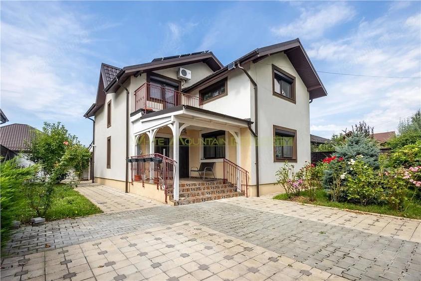 Casă cu 5 camere cu Teren 300 Mp în Central
