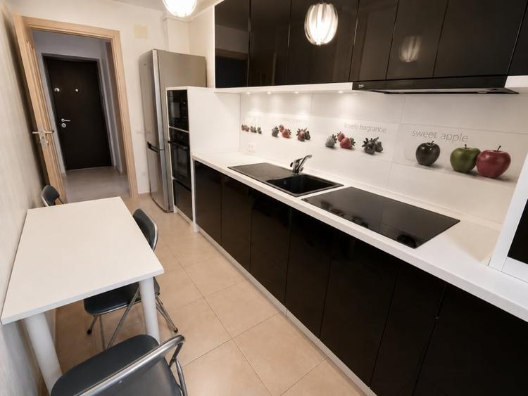 Apartament cu 2 camere decomandat, mobilat în Tractorul
