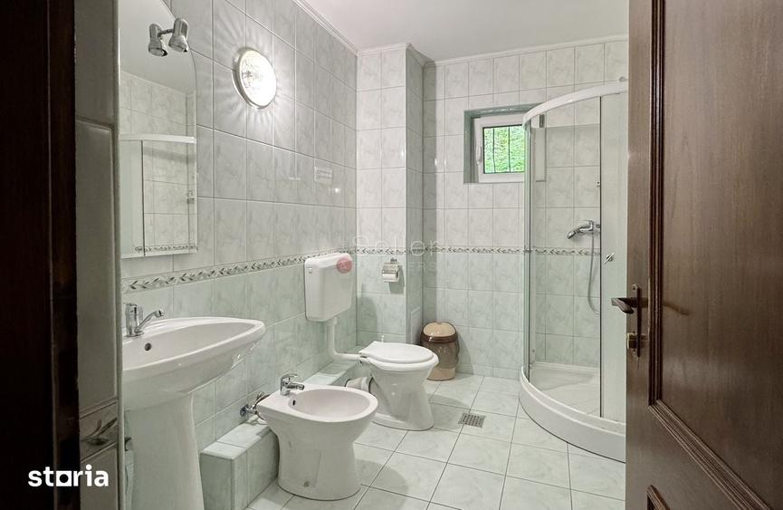 Casă cu 10 camere cu Teren 796 Mp în Dâmbul Morii