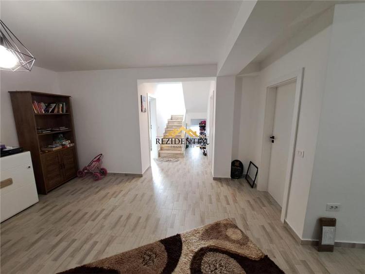 Casă individuală cu 4 camere cu Teren 250 Mp în Central