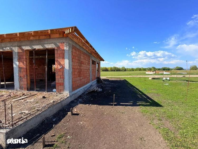Casă cu 4 camere cu Teren 510 Mp în Sânpetru