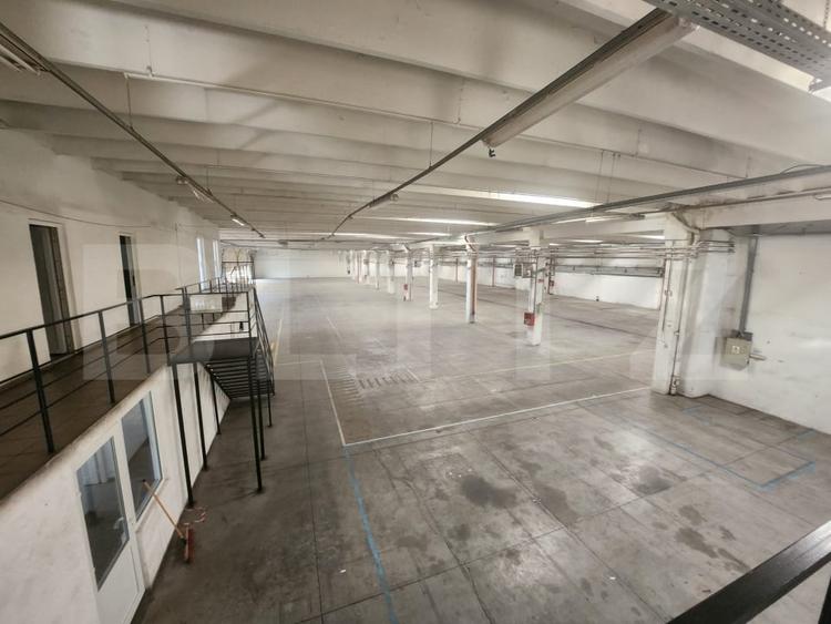 Spațiu industrial, de 2,927 mp, în Industrială