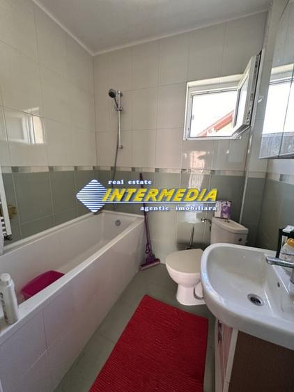 Casă individuală cu 5 camere cu Teren 2500 Mp în Hăpria