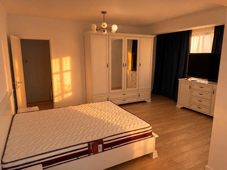 Apartament cu 3 camere decomandat, mobilat în Faleza Nord